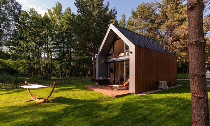 Stare Jablonki House | Enchanting Lakeside Retreat: Family-Friendly & Oceanview