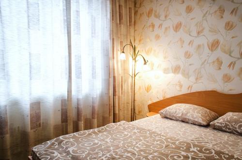 Dzerzhyns'kyi District Apartment | Budget-Friendly Stay on Pobedy Avenue with Family Amenities