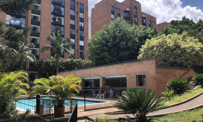 Patio Bonito Apartment | Cozy Poblado Lleras One Bedroom Apartment with Pool & Spa