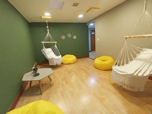 Astorga Hotel | Discover Poblado Park Guest House with Pool and Kitchen