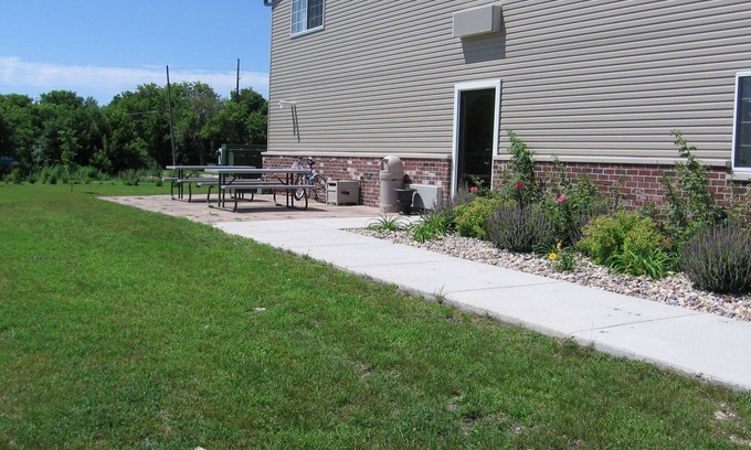 Pocahontas Hotel | Explore Pocahontas Inn & Suites: Family-Friendly Amenities