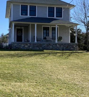 Pocasset House | Pocasset Village Charmer
