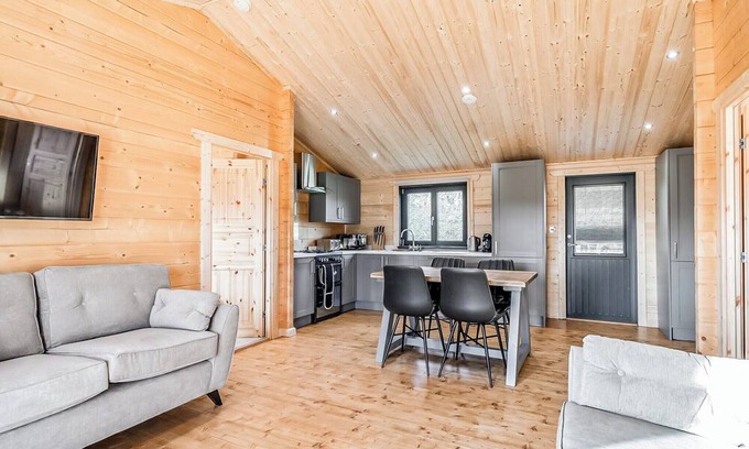 Driffield Ski Chalet | Perfect 2 Bedroom Stay with Kitchen in Nafferton