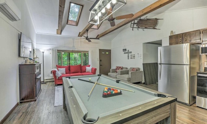 Pocono Lake House | Relaxing Pocono Lake Cabin with Pool and Hot Tub Amenities
