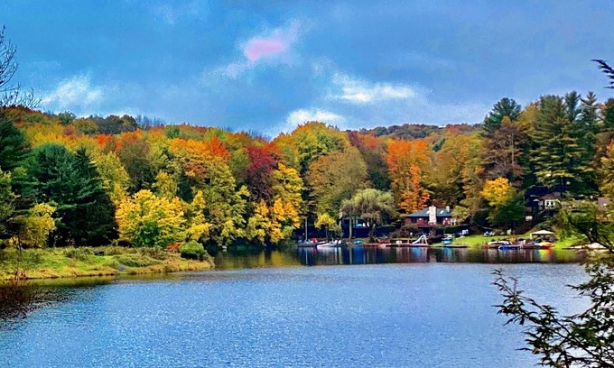 Hamlin Ski Chalet | Tranquil Lakefront Retreat - Adventure Awaits at Lake Vibez