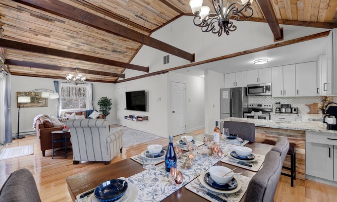Cresco House | Explore Pocono Mountains Retreat with Game Room & King Bed