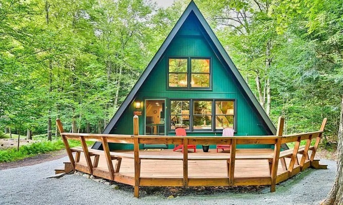 Pocono Pines Cabin | Experience Pocono Summer Paradise with Hot Tub & Sauna