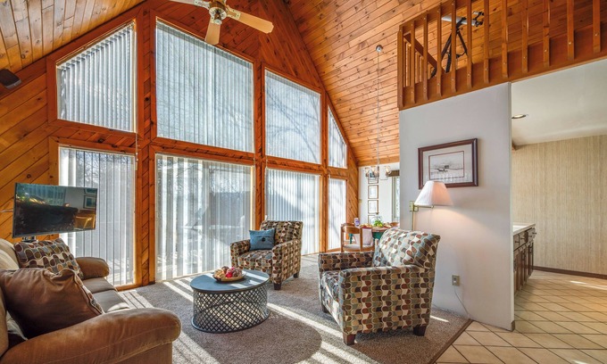 Aquashicola House | Cozy Poconos Cabin with Pool & Spa - 9.8/10 Guest Rated