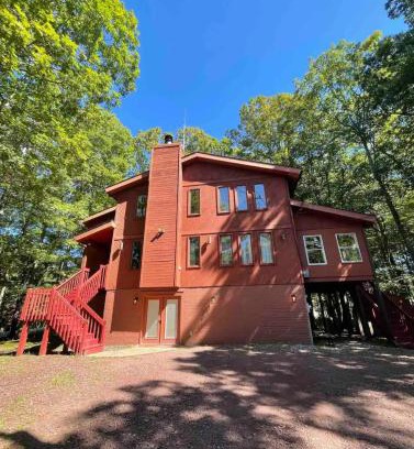 East Stroudsburg House | Relaxing Poconos Chalet with Hot Tub and Kayaks Await