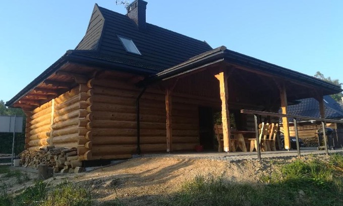 Kombornia Cabin | Pod Brzęczącymi Trzmielami: Pet-Friendly Retreat with Hot Tub