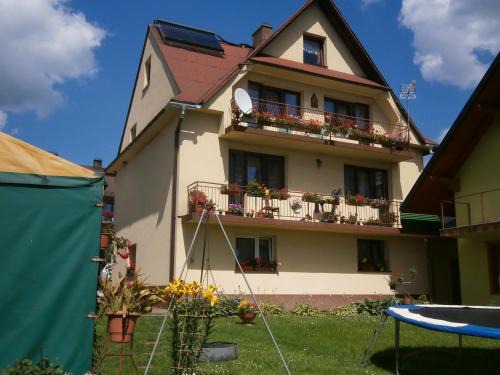 Czorsztyn House | Pet-Friendly Retreat at Pod Cisowcem with Breakfast Included