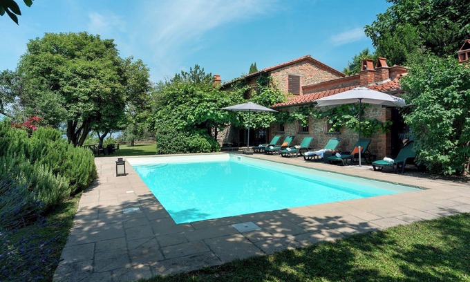 Moncioni Villa | Discover Podere Belvedere 6: Family-Friendly Retreat