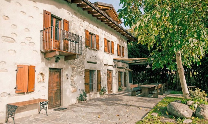 Tremezzo Villa | Idyllic Podere Brughee: Oceanfront, Pet Friendly Retreat