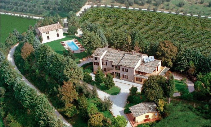 Ramazzano Villa | Charming Podere Caldaruccio La Pineta Cottage in Umbertide