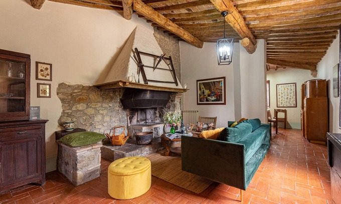 Radicofani Cottage | Discover Podere Colombaio: Pet-Friendly Chalet in Val d'Orcia