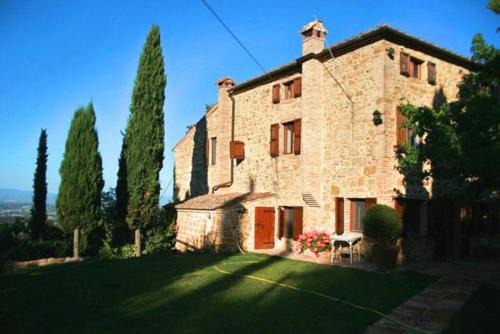 Trequanda Villa | Relax at Podere Gli Oppi Toscana: Poolside Ocean Views