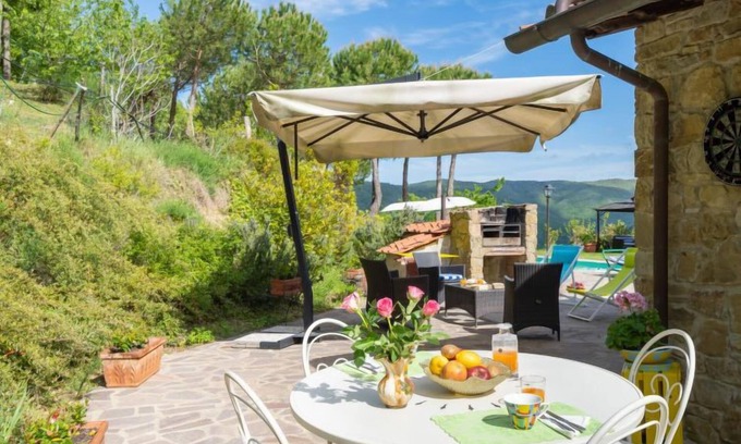 Arezzo House | Relaxing Retreat at Podere Il Castello with Private Pool