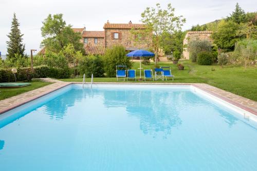 Castiglione d'Orcia House | Pet-Friendly Podere Il Tigliolo with Oceanfront Pool Access