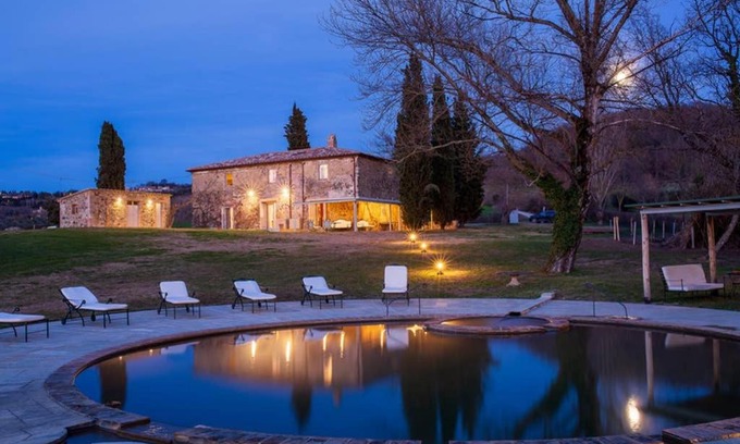San Casciano dei Bagni Villa | Relax at Podere La Piscina: Hot Tub & Thermal Springs