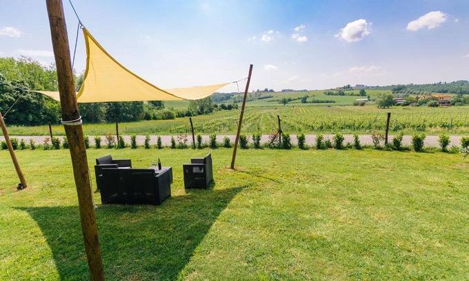 Cerreto Guidi House | Idyllic Podere La Vignata: Oceanfront Paradise Awaits
