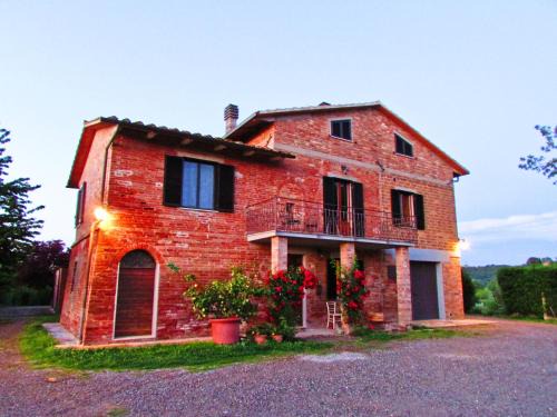 Mugnanesi Apartment | Pet-Friendly Retreat at Podere Mainò for Family Fun