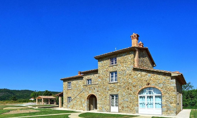 Pieve di Chio House | Elegant Podere Ortaglia di Sotto: 4-Star Oceanfront Retreat