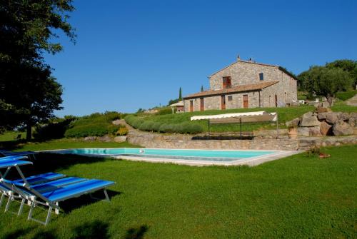 Radicofani House | Tranquil Podere Pietreta: Oceanfront Retreat with Spa