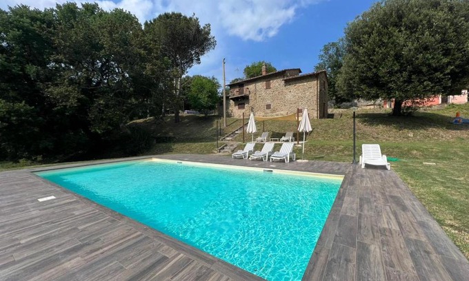 Pieve di Chio Villa | Pet-Friendly Podere San Cassiano with Pool & Ocean Views