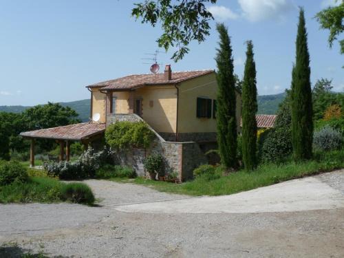 Roccalbegna Apartment | Exceptional Podere Sant'Angelo: Child-Friendly Retreat