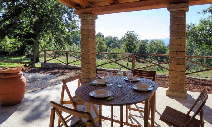 Bolsena House | Podere Sant'Antonio Essiccatoio 2: Pet-Friendly Retreat