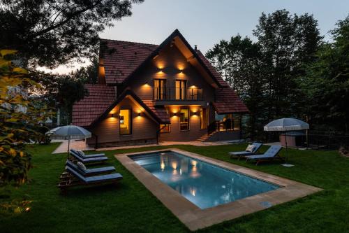 Yaremche Villa | Poderey Villas: Oceanfront Retreat with Top Amenities