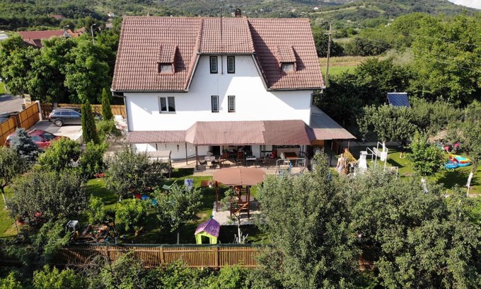 Oradea House | Podgoria Guesthouse: Pet-Friendly Retreat with Top Ratings