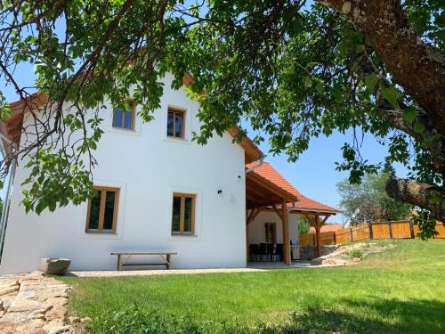 Stare Mesto pod Landstejnem House | Podhradí Landštejn: Guest Rated 9.5 with Breakfast & Kitchen