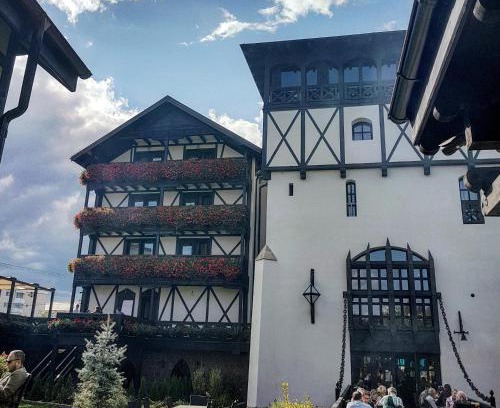 Bacau Hotel | Experience Podu' cu Lanturi: A 4-Star Pet-Friendly Retreat