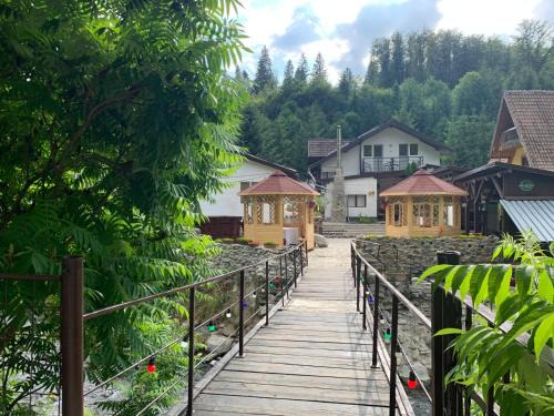 Cartisoara Cabin | Oceanfront Retreat at Podul De Brazi with Spa & Breakfast