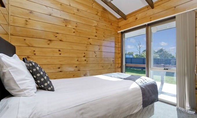 Northcote Hotel | Relax at Poenamo Hotel with Pool, Spa & Family-Friendly Amenities