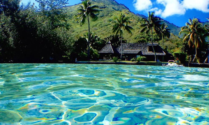 Maharepa Bed & Breakfast | Poerani Suite: Lagoon-Side Villa with Pool & Spa Amenities