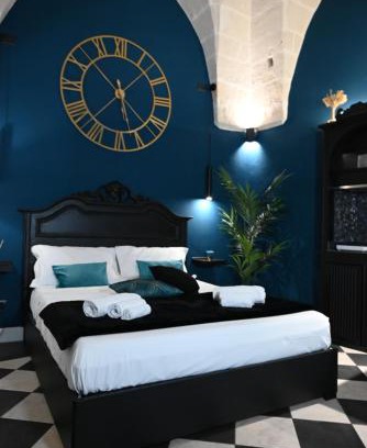 Brindisi Histotic Center Apartment | Exceptional Poesìa: 4-Star Retreat with Breakfast & Hot Tub