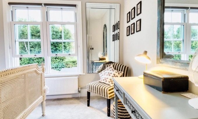 Worthing Apartment | Discover Poets Apartment: Family-Friendly Getaway Awaits