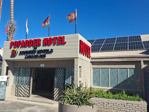 Pofadder Hotel | Pet-Friendly Pofadder Hotel with Pool & Dining Options