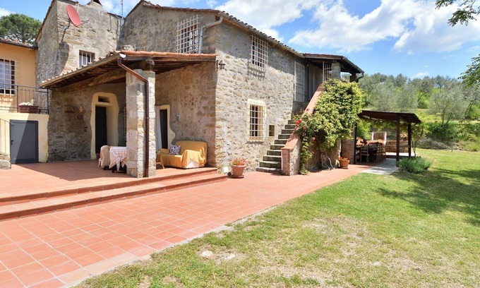 Loro Ciuffenna Villa | Discover Poggio a Ronco: Family-Friendly Stay in Loro Ciuffenna