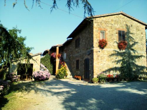 Castiglione d'Orcia House | Experience Poggio Al Vento: Oceanfront & Pet-Friendly Retreat