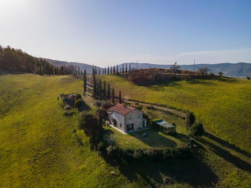 Castiglione d'Orcia House | Pet-Friendly Poggio Bicchieri with 9.7/10 Guest Rating