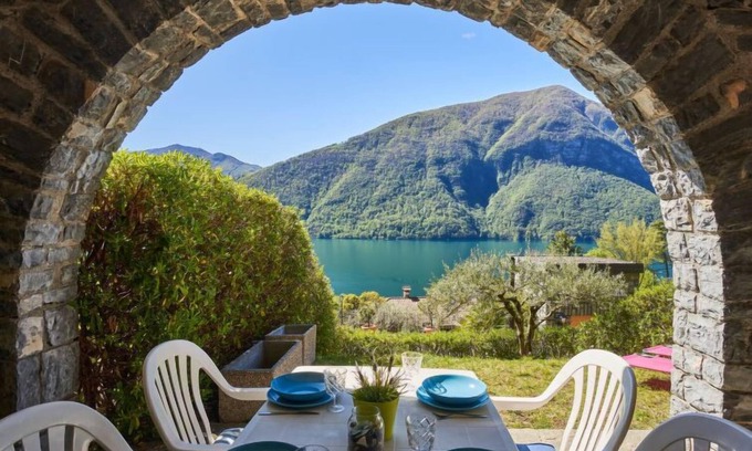 Cressogno Apartment | Relax at Poggio degli Ulivi with Oceanfront Amenities