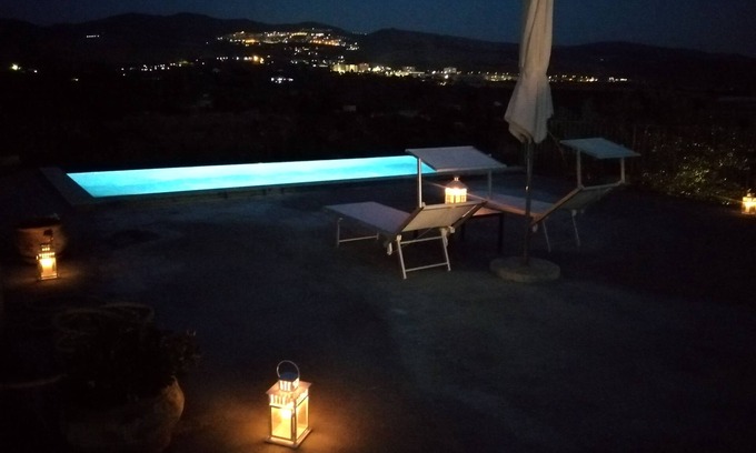 Chiaramonte Gulfi House | Relax at Poggio del Gallo: Pool, Restaurant & Breakfast