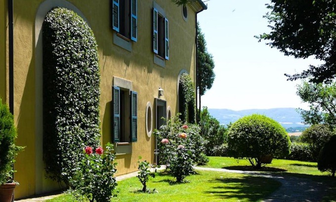 Castiglione del Lago Apartment | Tranquil Poggio Vaccaio Appartamento B with Ocean View