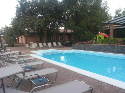 Zafferana Etnea Bed & Breakfast | Idyllic Poggiofelice B&B: Oceanfront Retreat with Pool