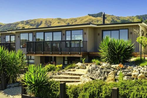 Pohara House | Pohara's Seaside Accommodation