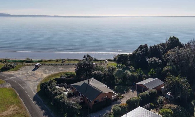 Pohara House | Pohara Sands - Family Beach House