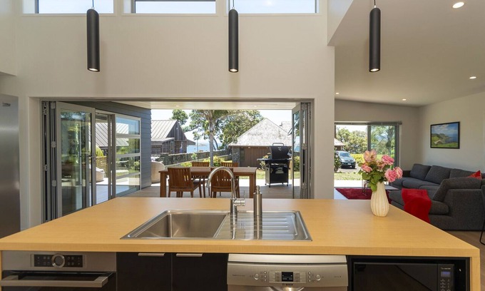Coopers Beach House | Beachfront Escape at Pohutukawa Beach House – 10/10 Rated